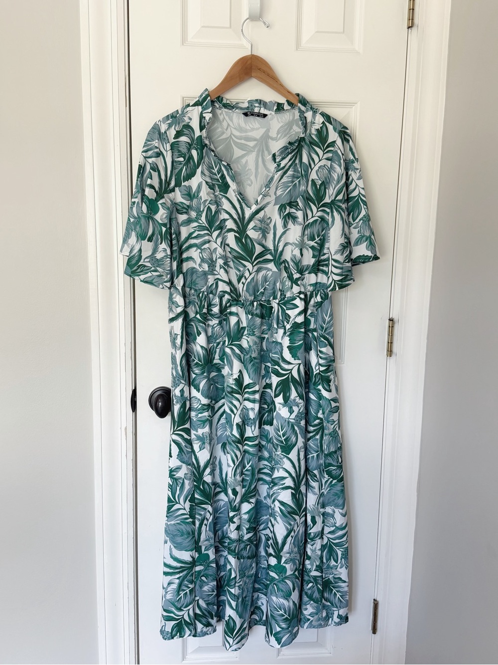 BloomChic White and Green Tropical Print Midi Dress, size 12